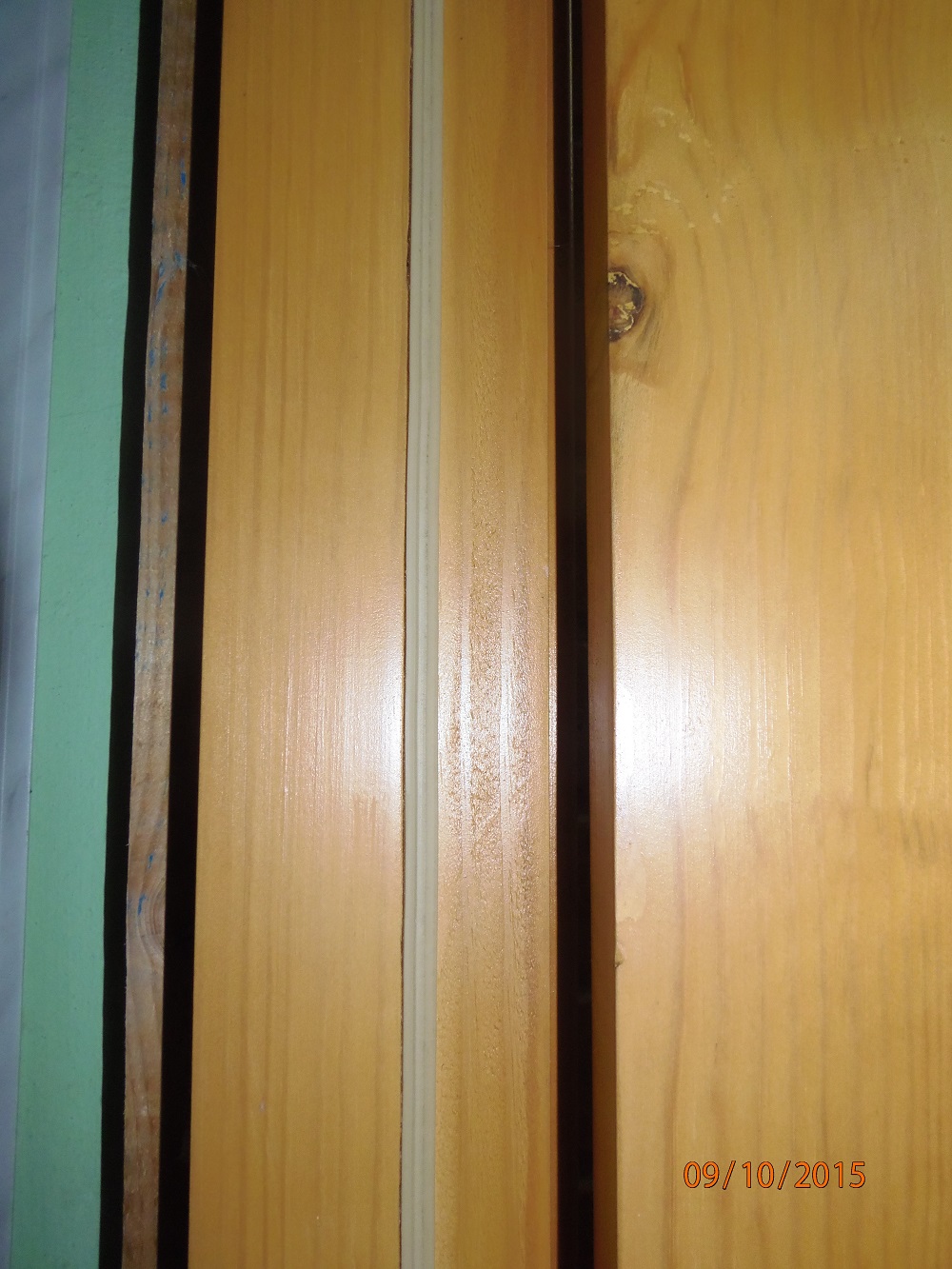 деревянная дверь из массива